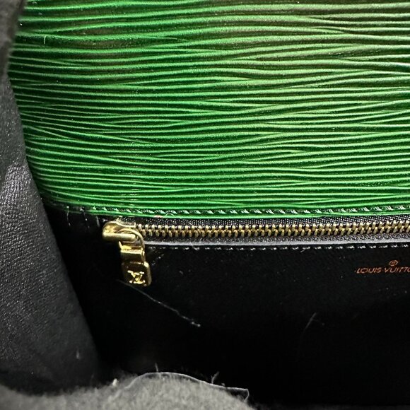 Authentic Louis Vuitton Saint Cloud GM Epi Leather Crossbody Shoulder Bag - Picture 11 of 14